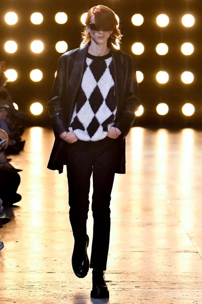 Look 19